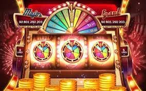 Dealer profesional Toge88 di meja live casino membagikan kartu baccarat secara langsung